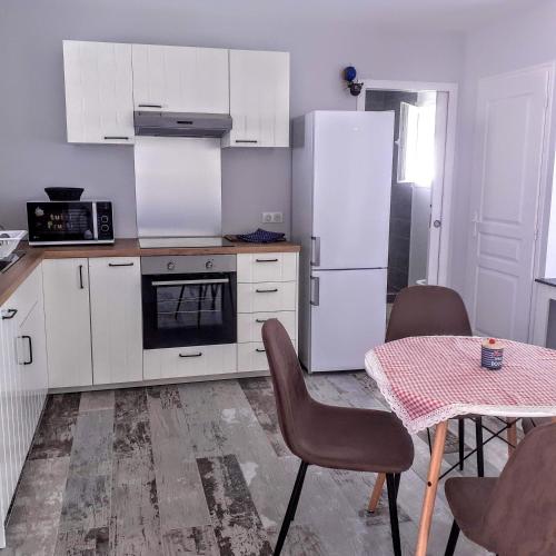 Dapur atau dapur kecil di Logis du Château