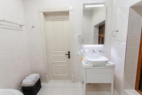 Bathroom sa Shaxzoda Elite Hotel