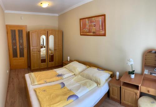 Relax Apartman tesisinde bir odada yatak veya yataklar