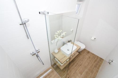 Kúpeľňa v ubytovaní Apartment in Vodice with terrace, air conditioning, WiFi, dishwasher, Pool 4932-4