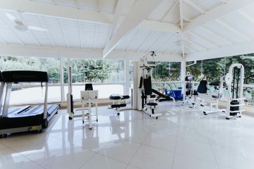a gym with several treadmills and exercise equipment at Pousada Cantagalo in Itaipava