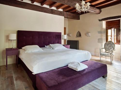 En eller flere senge i et værelse på Château La Colombie