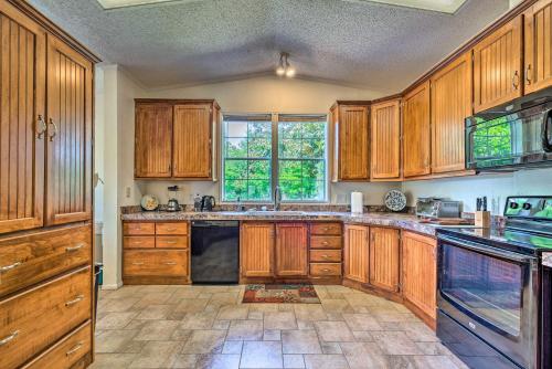 Gallery image of Family-Friendly Home with Deck by Rainbow Springs! in Williston