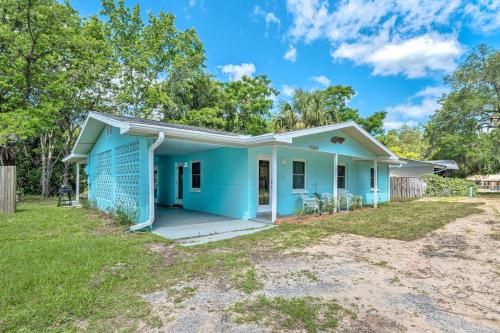 Bright Crystal River Home, Walk to Boat Ramp!