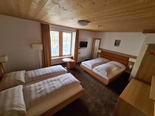 Postel nebo postele na pokoji v ubytování Hotel Stätzerhorn