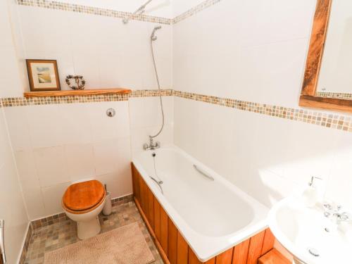 Ένα μπάνιο στο Blueberry Cottage