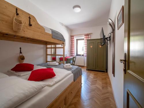 Berghi Hotel and Apartmentsにあるベッド