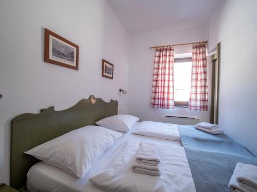 Berghi Hotel and Apartmentsにあるベッド