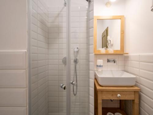 Berghi Hotel and Apartmentsにあるバスルーム
