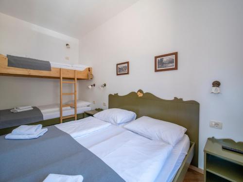 Berghi Hotel and Apartmentsにあるベッド