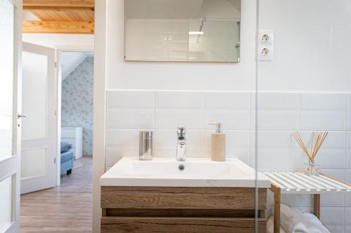 a bathroom with a sink and a mirror at Szigligeti Mandula Kert Vendégház in Szigliget