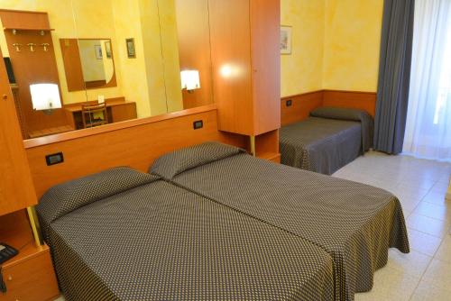 Кровать или кровати в номере Hotel Aurora