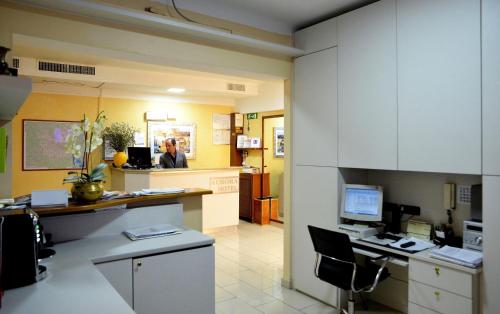 Kuchyň nebo kuchyňský kout v ubytování Hotel Aurora
