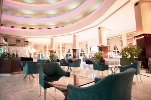 a lobby with chairs and tables and a circular ceiling at Afyon Orucoglu Thermal Resort in Afyon