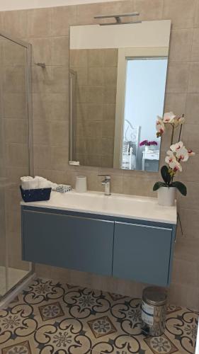 a bathroom with a sink and a mirror at B&B Puglia d'aMare in Lizzano