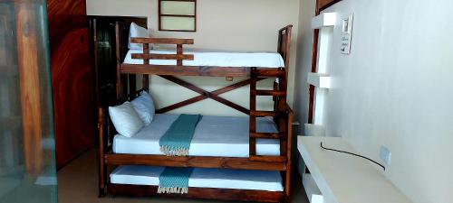 a couple of bunk beds in a room at El Castillo Monte Campana in Puntarenas