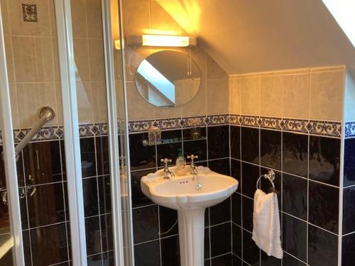 Vonios kambarys apgyvendinimo įstaigoje Tailors Lodge, Luxurious peaceful Apartment- Castleisland, Kerry