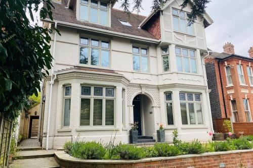 Gallery image of Luxury Apartment-Golden Triangle, Parking & Garden in Norwich