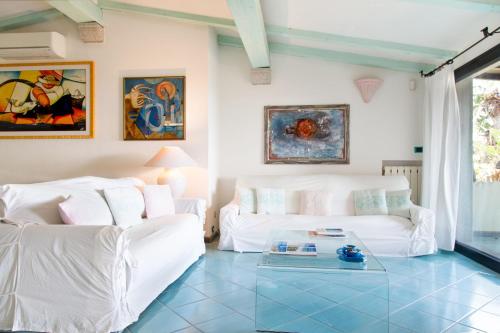 A seating area at Villa Vanessa