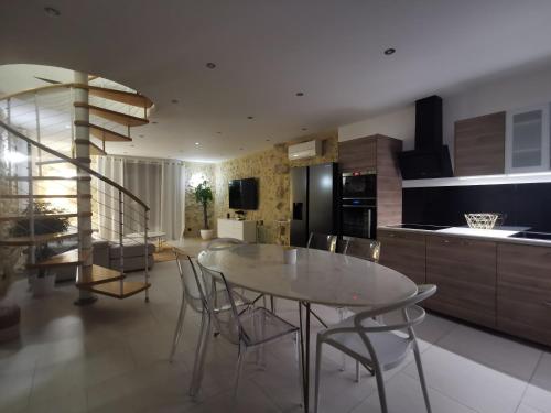 a kitchen and dining room with a table and chairs at Le Domaine du Grand Cru in Vagnas