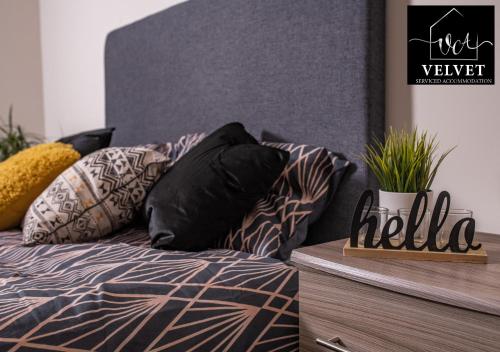 Letto o letti in una camera di 1 Bed House , Free WiFi,Free Parking,Leasure,Business