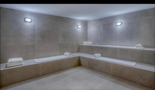Ένα μπάνιο στο Apartamento em Resort & Spa Gramado