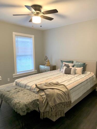 a bedroom with a bed with a ceiling fan at Spacious 5BR 2Bath close to Niagara Falls and Casino in Niagara Falls