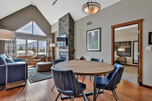 Afbeelding uit fotogalerij van Stoneridge Mountain Resort Condo hosted by Fenwick Vacation Rentals in Canmore