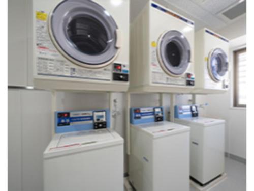 a laundry room with washing machines and a washer and dryer at R&B Hotel Nagoya Ekimae - Vacation STAY 15184v in Nagoya