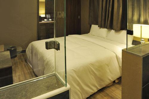 Postel nebo postele na pokoji v ubytování Maple Hotel
