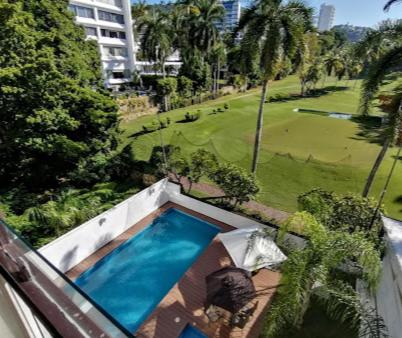 an overhead view of a swimming pool on top of a building at Suite Club Deportivo in Acapulco