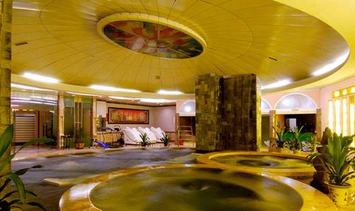 Posezení v ubytování Lijiang Waterfall Hotel Guilin