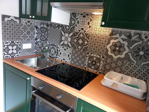 a kitchen with a sink and black and white tiles at Dorf.Apart in Neustift im Stubaital