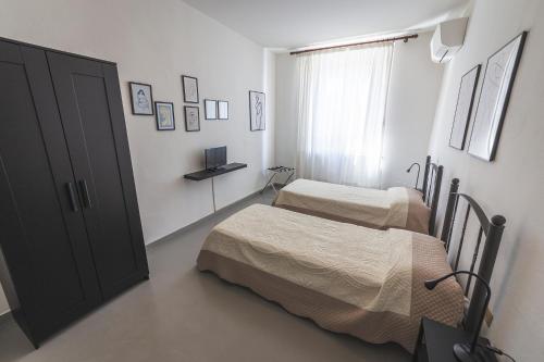 Ένα ή περισσότερα κρεβάτια σε δωμάτιο στο LOCANDA Roma sleep & food