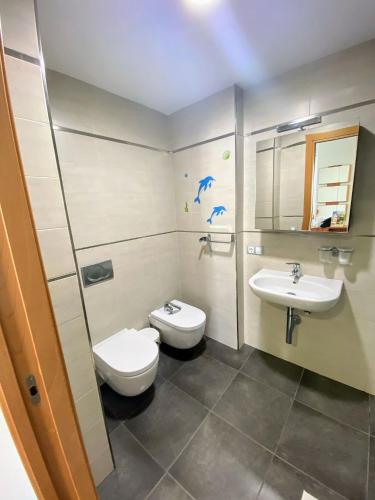 a bathroom with a toilet and a sink at APARTAMENTO JMHR 4 in Benajarafe