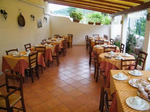 Restaurace v ubytování Hotel Villaggio Tabù