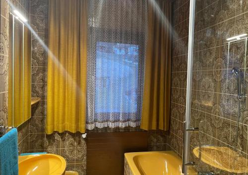 Ένα μπάνιο στο Apartments Fiore am Naturschwimmbad!
