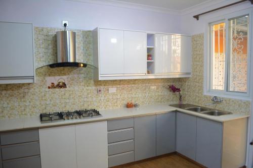 Dapur atau dapur kecil di Golden Duranta Villas