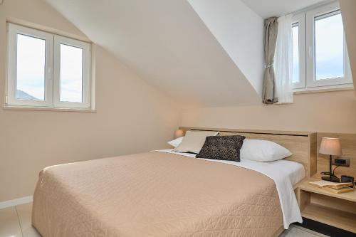 Cama o camas de una habitación en Hedera Estate, Hedera A32