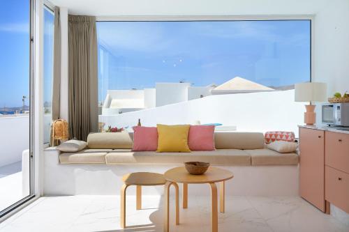 a living room with a couch and a table at AQUABLANCA Suite Pool Deluxe en Punta Mujeres in Punta de Mujeres