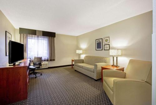 TV o dispositivi per l'intrattenimento presso La Quinta by Wyndham Harrisburg Airport Hershey