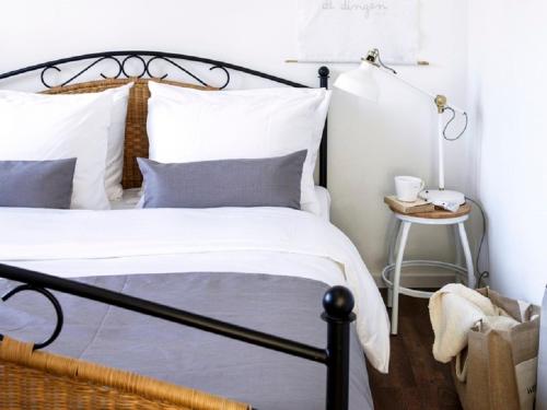 a bedroom with a black and white bed and a side table at Holiday home- Bungalow in Loosdrecht