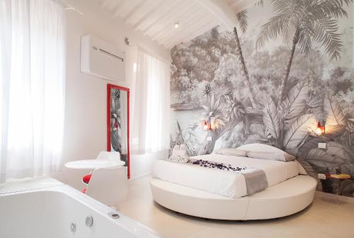 A bed or beds in a room at San Sebastiano Suite & Luxury Apartments