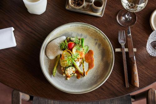 a plate of food on a wooden table at Parc Broekhuizen l Culinair landgoed in Leersum