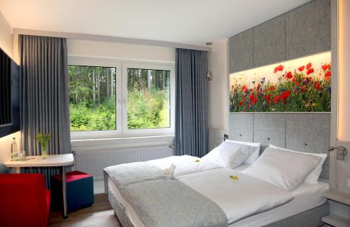 Llit o llits en una habitació de Waldhotel Ehrental