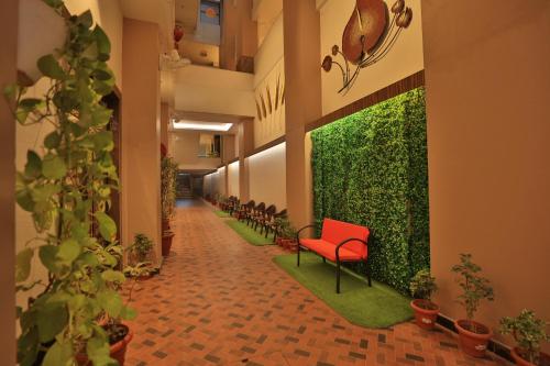 Gallery image of HOTEL CRYSTAL CROWN in Chandaka