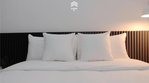 Hlangkha Hostel - หลังคา โฮสเทลにあるベッド