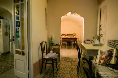 a room with a table and chairs and a dining room at BB Le Gemme in Dolceacqua