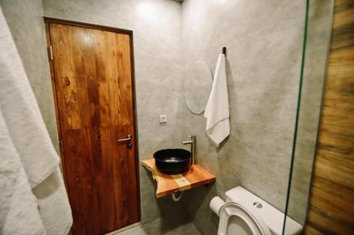 Un baño de Lori Guest House Hotel