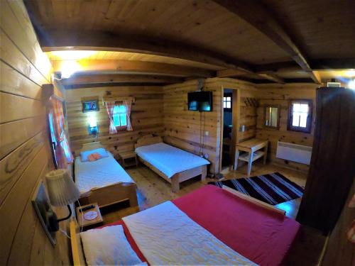 Postel nebo postele na pokoji v ubytování Etno village Gostoljublje
